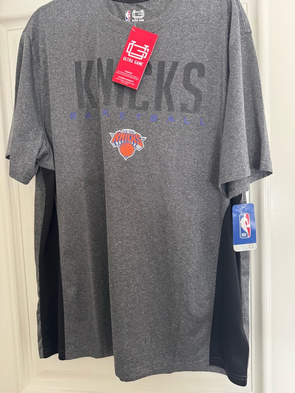 Ultra Game New York Knicks Gray Short Sleeve Tee